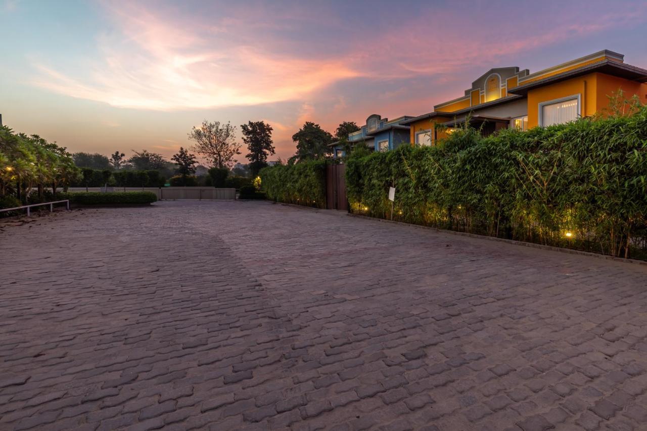 Downtown Resorts Nh8 Dhāruhera Exterior foto